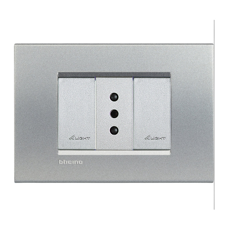 Toma 2P+T 10A 250V Armada con Placa Tech  Living Light